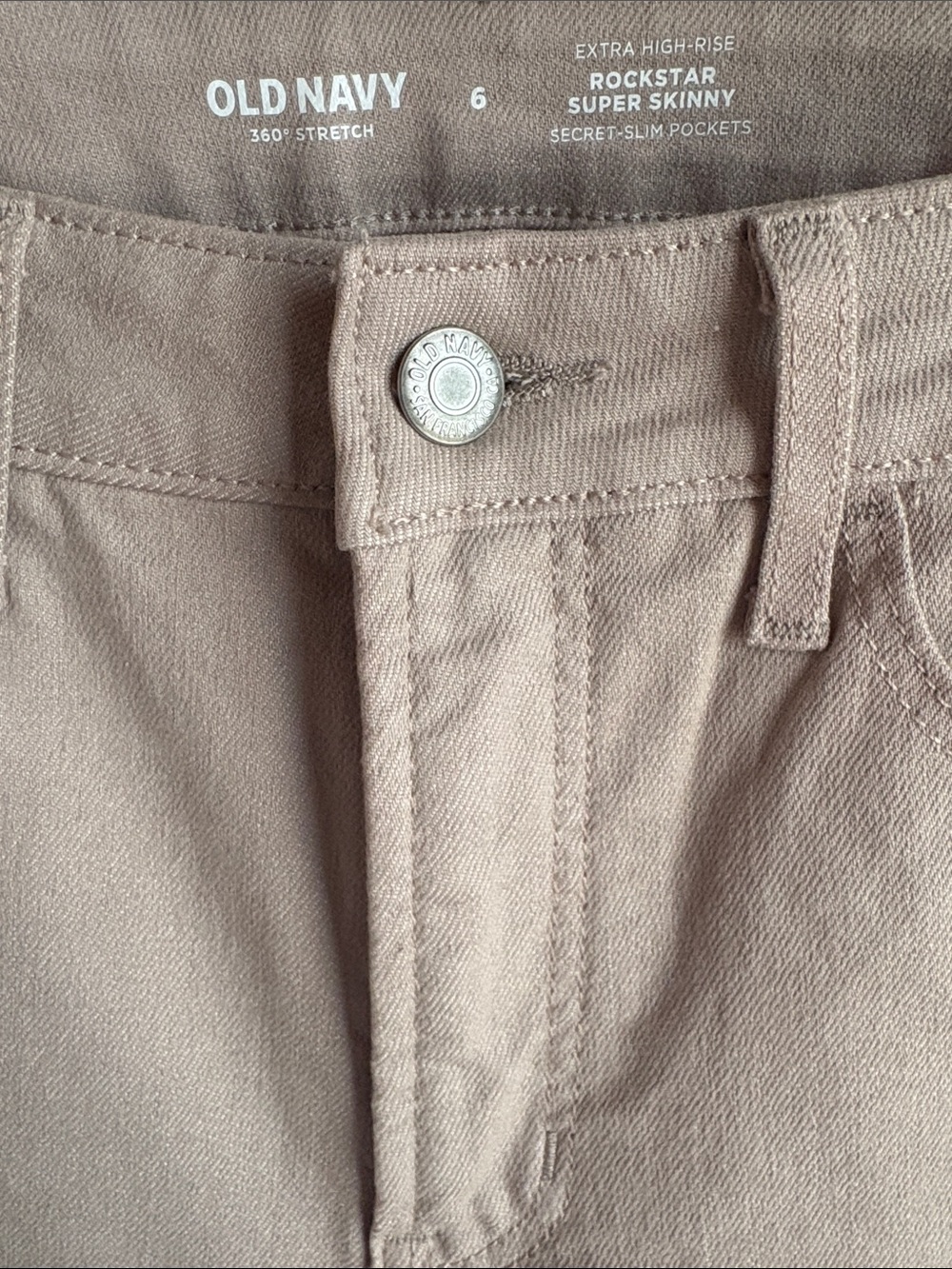 Old Navy Beige/Tan Women’s Skinny Jeans - Picture 2 of 3